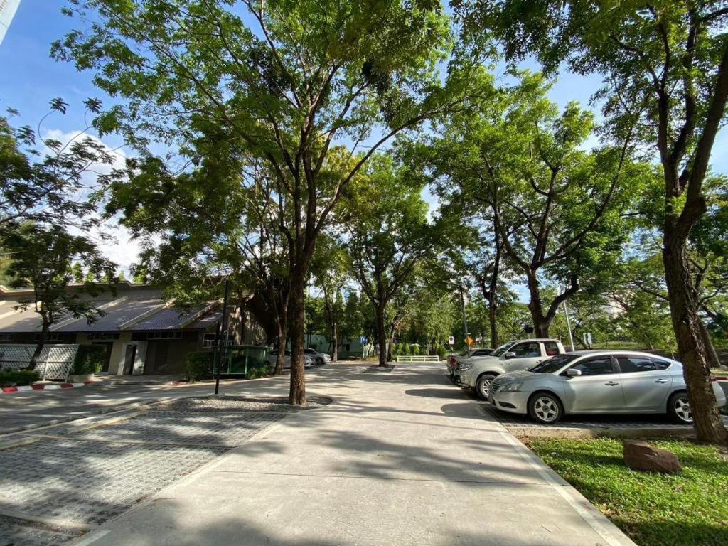 Dluxx Thammasat Hotel Pathum Thani Bagian luar foto