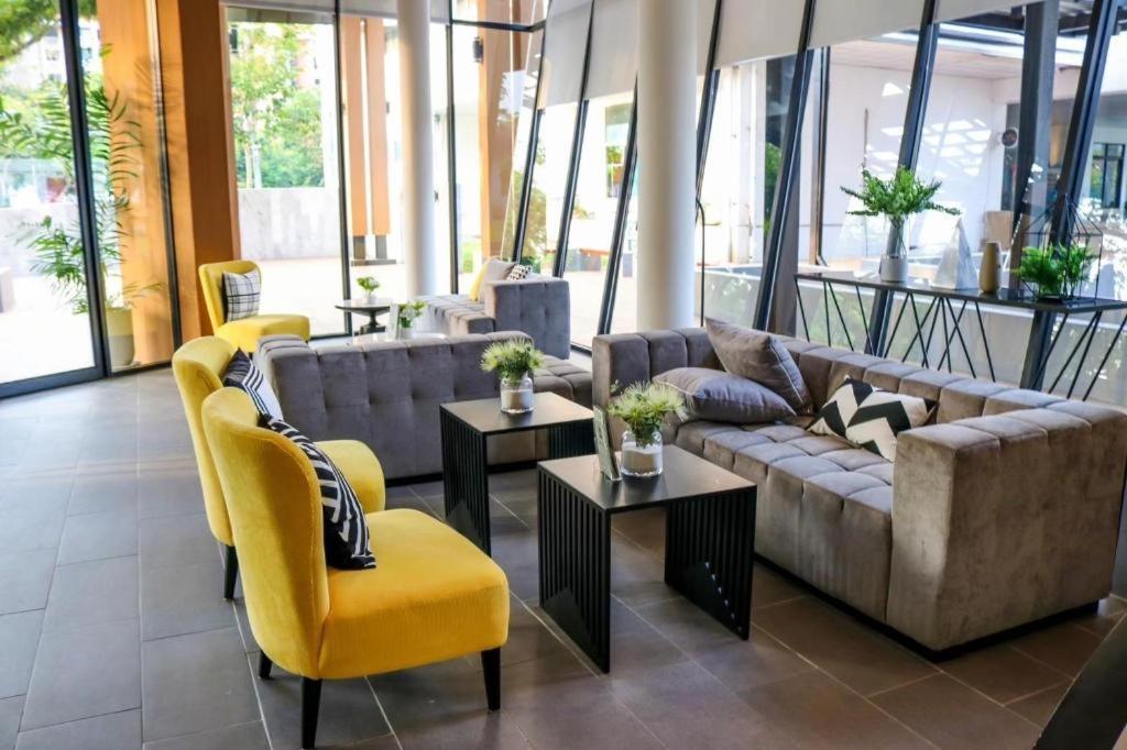 Dluxx Thammasat Hotel Pathum Thani Bagian luar foto