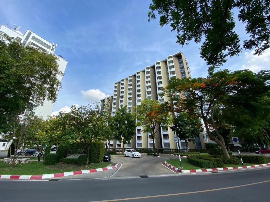 Dluxx Thammasat Hotel Pathum Thani Bagian luar foto