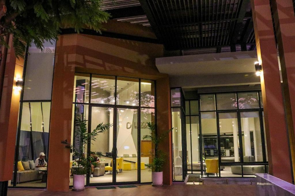 Dluxx Thammasat Hotel Pathum Thani Bagian luar foto