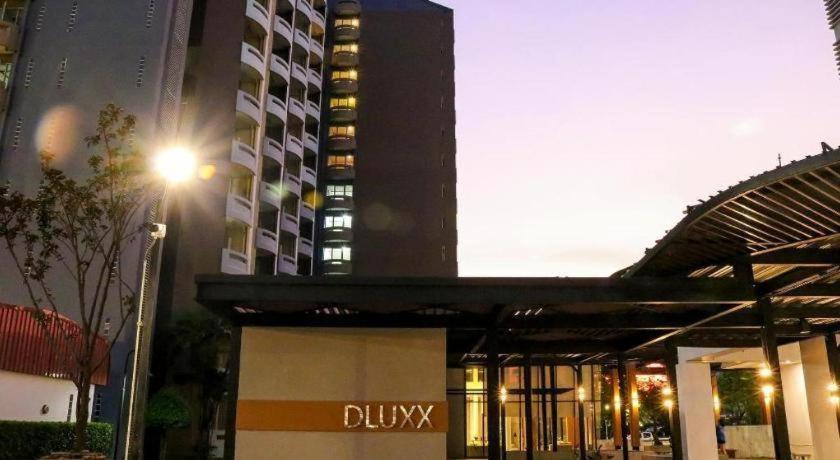 Dluxx Thammasat Hotel Pathum Thani Bagian luar foto