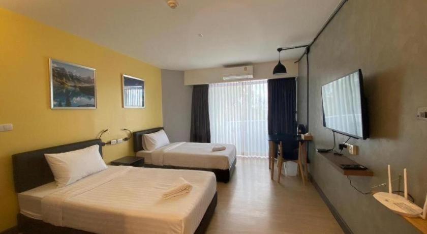 Dluxx Thammasat Hotel Pathum Thani Bagian luar foto
