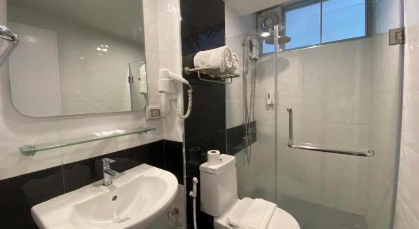 Dluxx Thammasat Hotel Pathum Thani Bagian luar foto