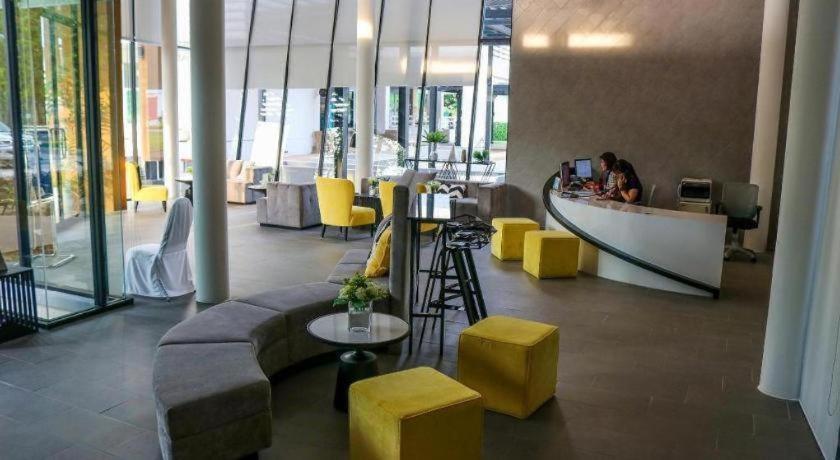 Dluxx Thammasat Hotel Pathum Thani Bagian luar foto